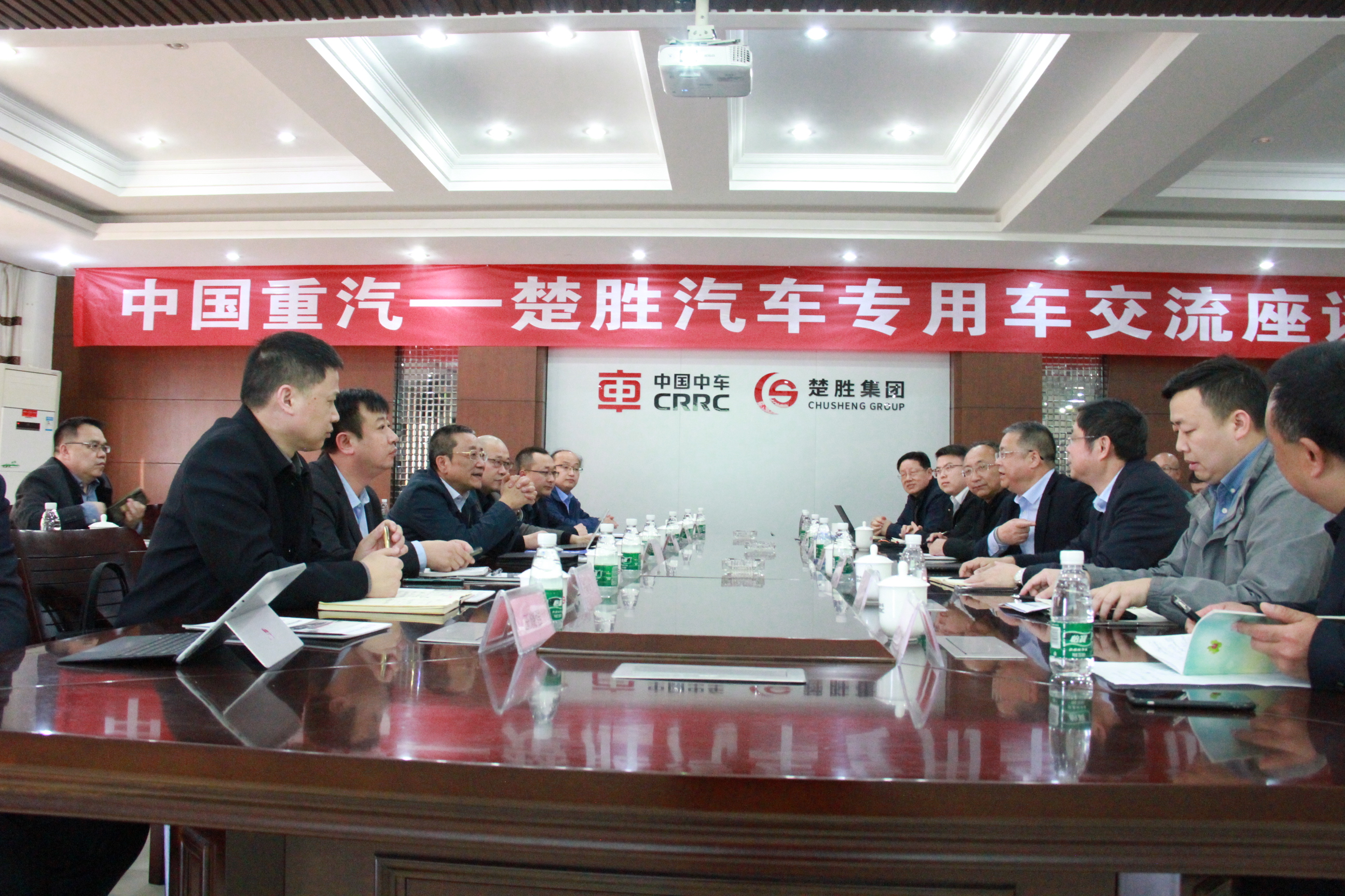 中國重汽集團總經(jīng)理、黨委副書記蔡東一行蒞臨楚勝汽車集