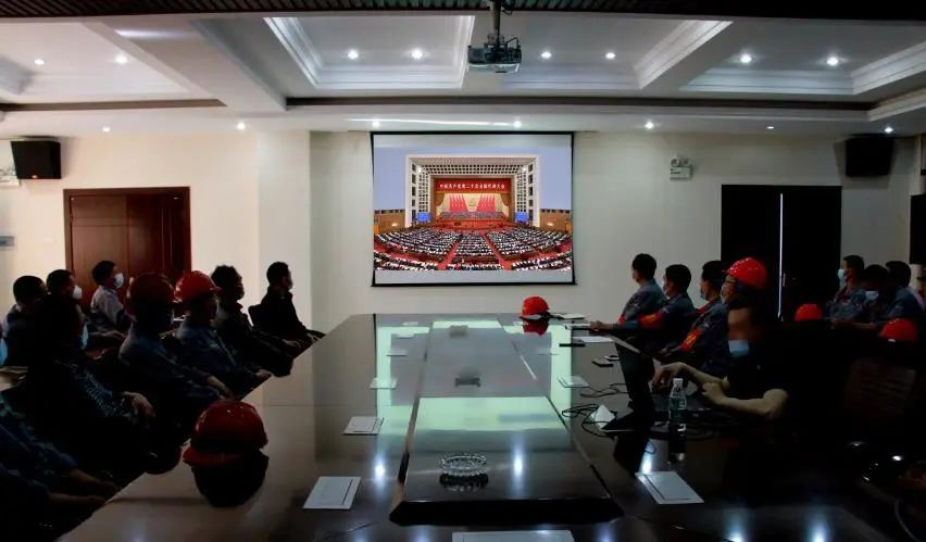 學(xué)習(xí)二十大、永遠(yuǎn)跟黨走、奮進(jìn)新征程！楚勝集團(tuán)組織全體